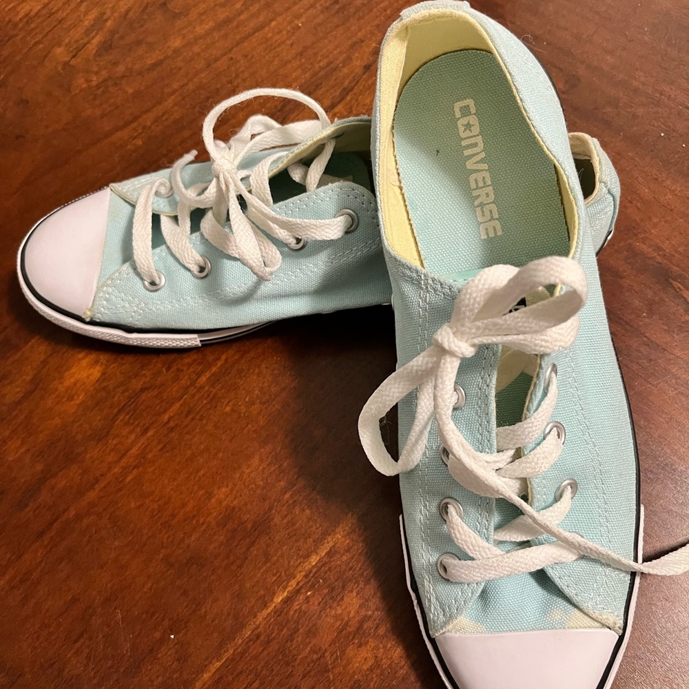 Like New Converse All Star Shoes SZ 9